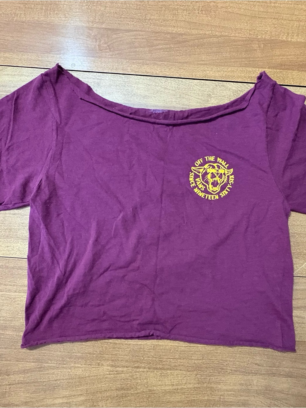 Women's Vans panther graphic cut Crop Tee in Deep Plum